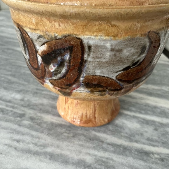 Amazing large vintage made by artisan covered serving vessel pot with lid - Picture 16 of 16